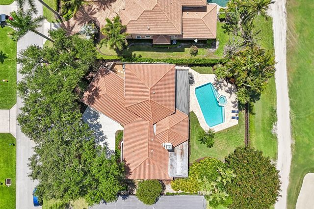 15 Carrick Road, Palm Beach Gardens, FL 33418