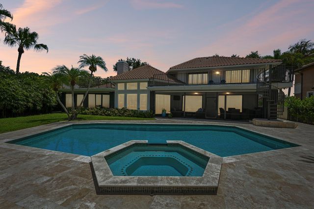 15 Carrick Road, Palm Beach Gardens, FL 33418