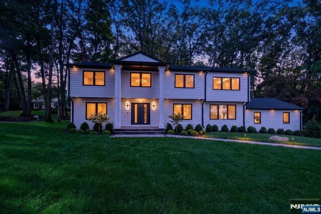 15 Green Way, Mahwah, NJ 07430