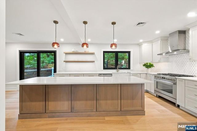 15 Green Way, Mahwah, NJ 07430