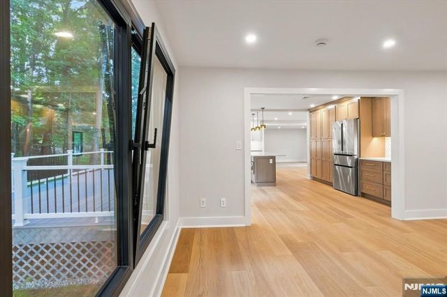 15 Green Way, Mahwah, NJ 07430