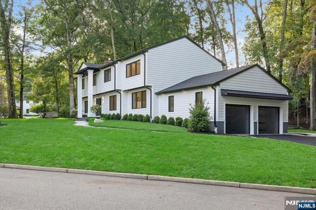 15 Green Way, Mahwah, NJ 07430