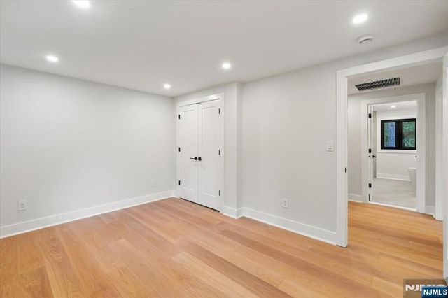 15 Green Way, Mahwah, NJ 07430