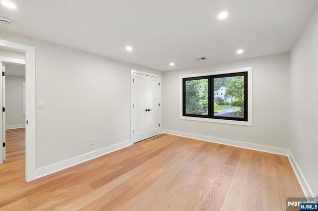 15 Green Way, Mahwah, NJ 07430