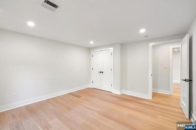 15 Green Way, Mahwah, NJ 07430