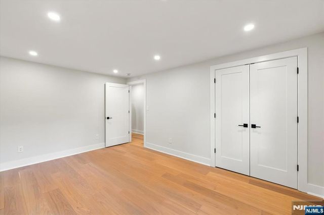 15 Green Way, Mahwah, NJ 07430