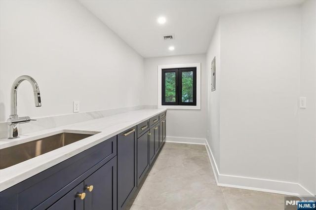15 Green Way, Mahwah, NJ 07430