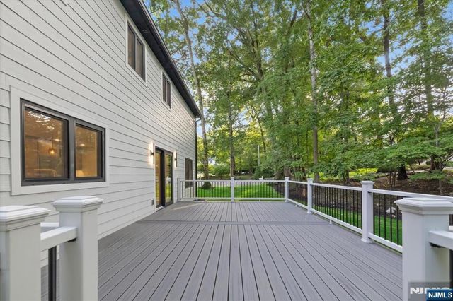 15 Green Way, Mahwah, NJ 07430