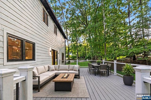 15 Green Way, Mahwah, NJ 07430