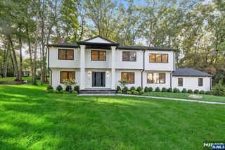 15 Green Way, Mahwah, NJ 07430