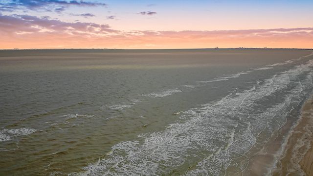 1117 Blue Water Drive, Crystal Beach, TX 77650