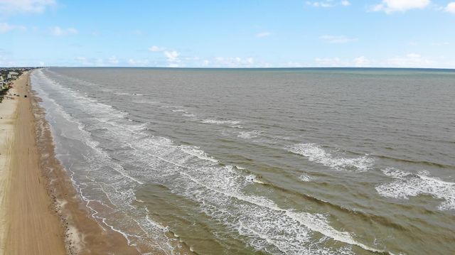 1117 Blue Water Drive, Crystal Beach, TX 77650