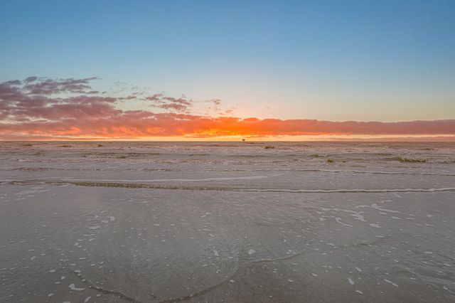 1117 Blue Water Drive, Crystal Beach, TX 77650