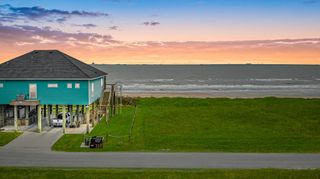 1117 Blue Water Drive, Crystal Beach, TX 77650