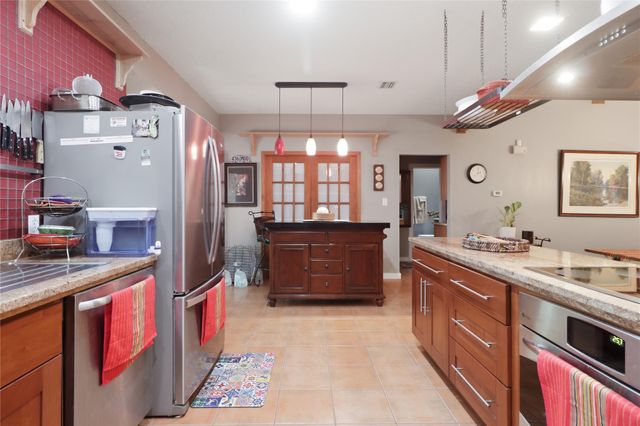 102 N Lake Hills DR, Austin, TX 78733