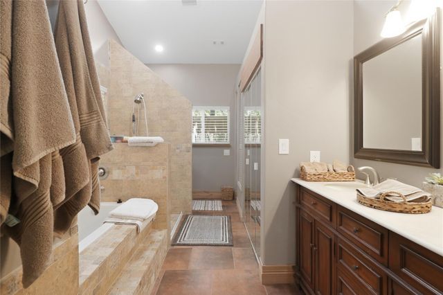 102 N Lake Hills DR, Austin, TX 78733