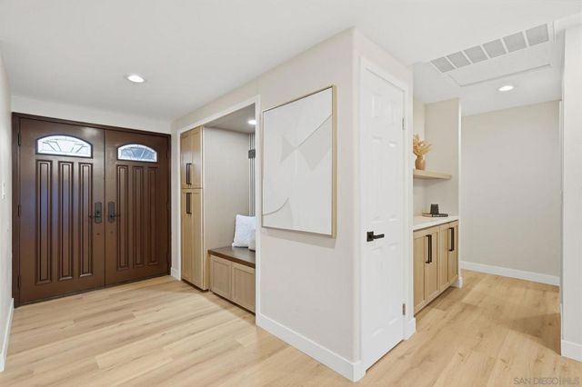 6942 Turnbridge Way, San Diego, CA 92119