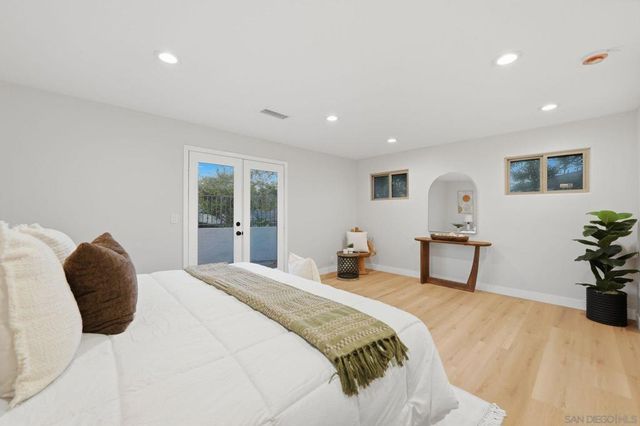 6942 Turnbridge Way, San Diego, CA 92119