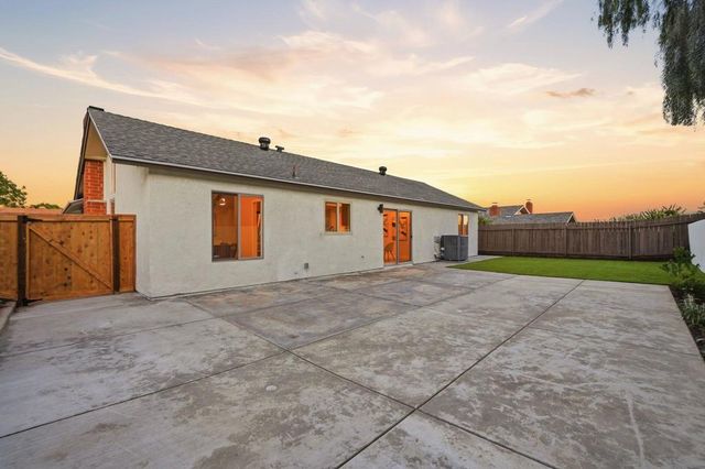 6942 Turnbridge Way, San Diego, CA 92119