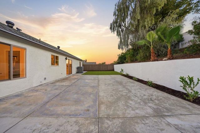 6942 Turnbridge Way, San Diego, CA 92119