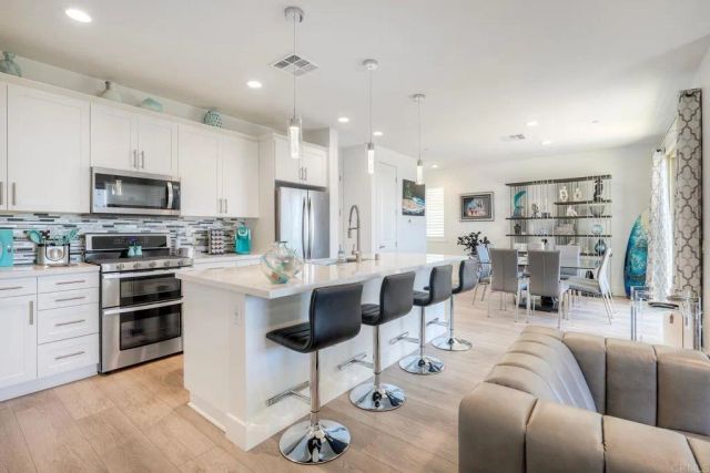1254 Via Candelas, Oceanside, CA 92056