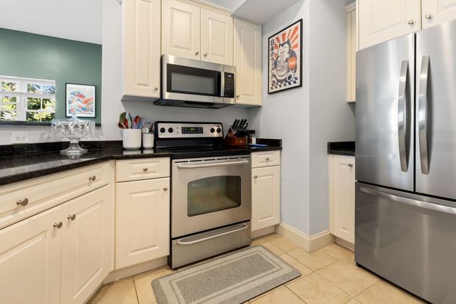 188 Summer St 3, Weymouth, MA 02188
