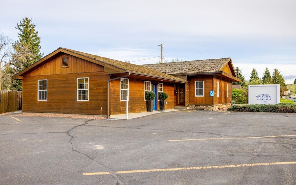 802 Canyon Ave, Cody, WY 82414
