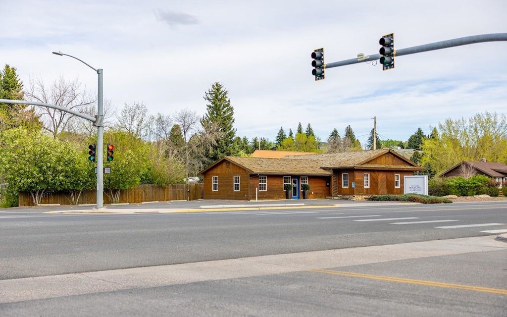 802 Canyon Ave, Cody, WY 82414 photo 6