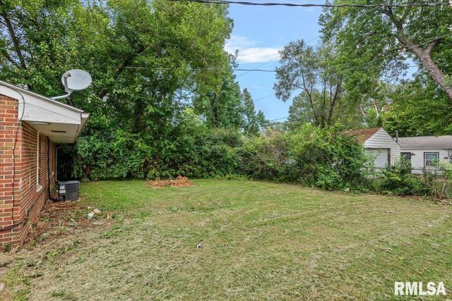 1832 Greentree Road, Springfield, IL 62703