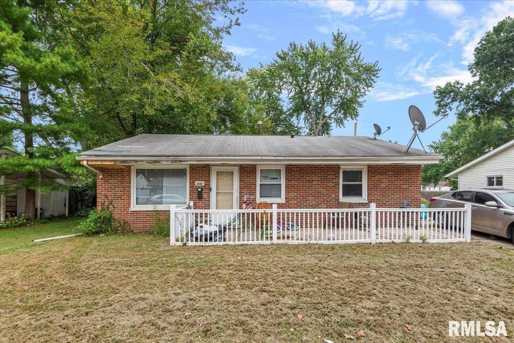 1832 Greentree Road, Springfield, IL 62703