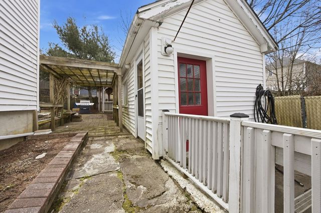 202 Kendrick Ave, Quincy, MA 02169