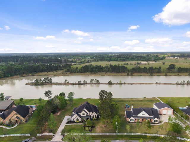 32726 Tall Oaks Way, Magnolia, TX 77354