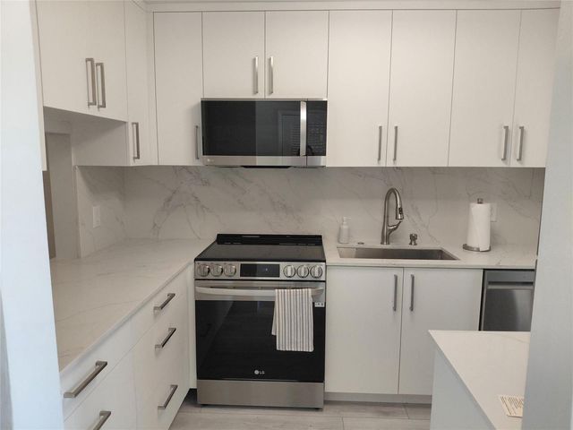 1951 NE 39th Street 127, Lighthouse Point, FL 33064