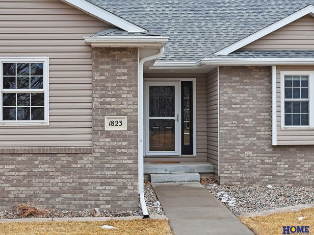 1823 SW 38th Street, Lincoln, NE 68522
