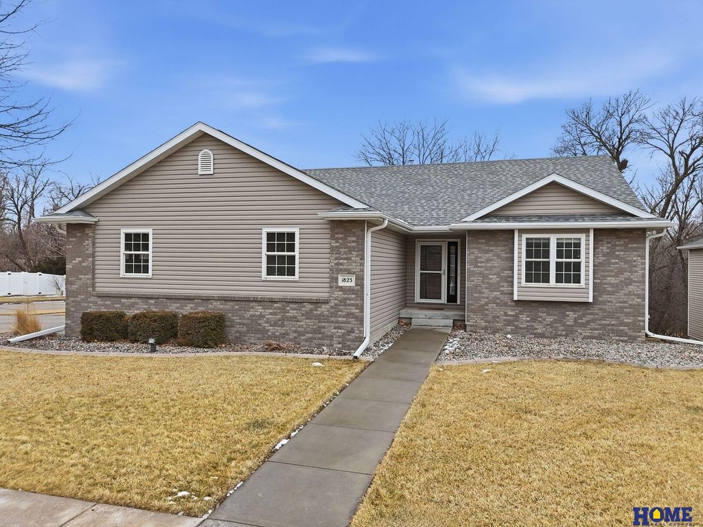 1823 SW 38th Street, Lincoln, NE 68522