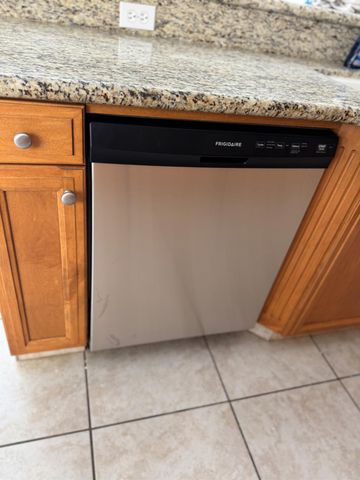 188 S Pacifico St, Tracy, CA 95391