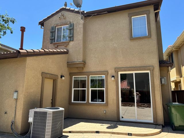 188 S Pacifico St, Tracy, CA 95391