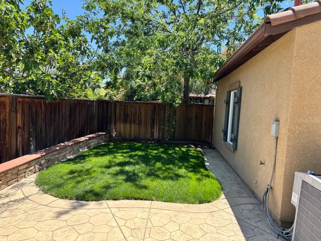 188 S Pacifico St, Tracy, CA 95391