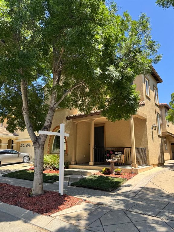 188 S Pacifico St, Tracy, CA 95391