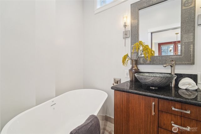 1420 N 50th Street, Seattle, WA 98103