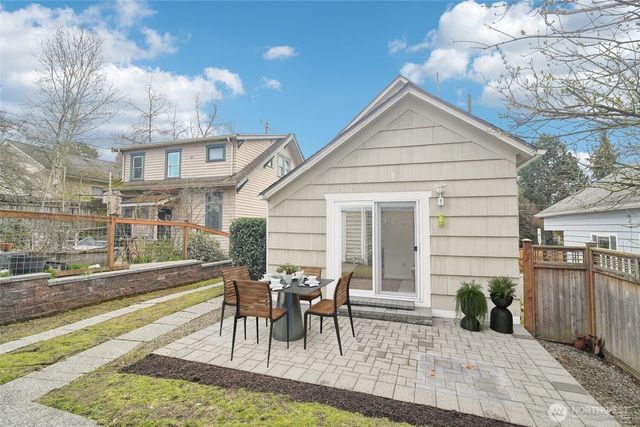 1420 N 50th Street, Seattle, WA 98103