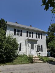 51 Underwood Lane, Middletown, RI 02842
