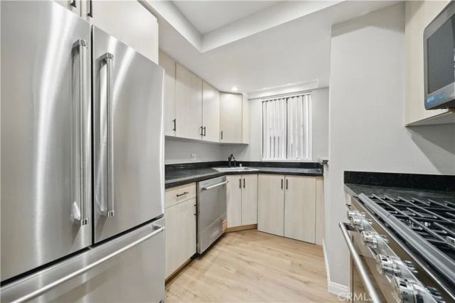 7826 Topanga Canyon Boulevard 218, Canoga Park, CA 91304