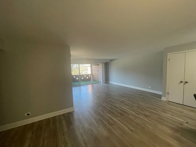 121 S Spruce Avenue 103, Wood Dale, IL 60191