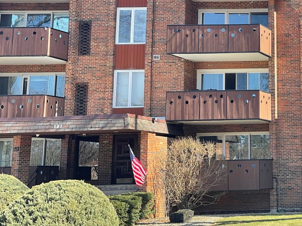 121 S Spruce Avenue 103, Wood Dale, IL 60191 — photo 2