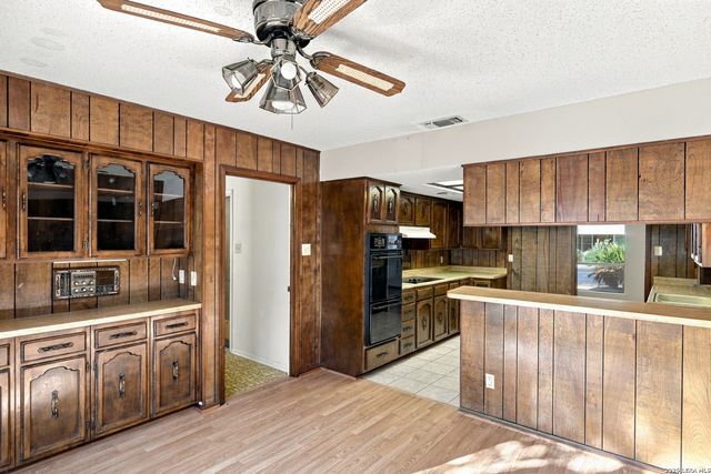 2230 SHADOW CLIFF ST, San Antonio, TX 78232