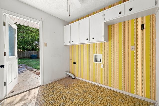 2230 SHADOW CLIFF ST, San Antonio, TX 78232