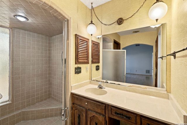 2230 SHADOW CLIFF ST, San Antonio, TX 78232