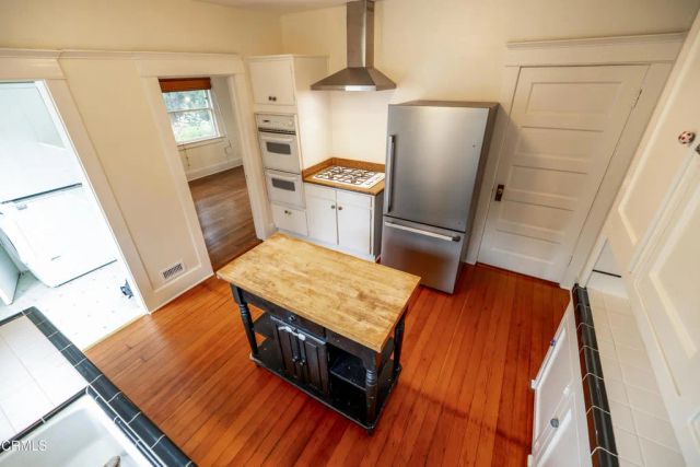 1942 N Bronson Avenue, Los Angeles, CA 90068