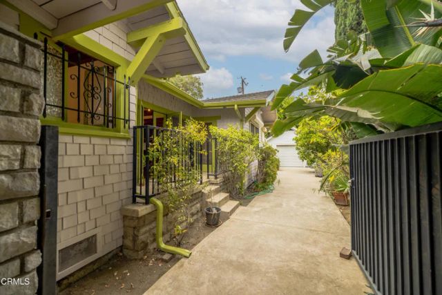 1942 N Bronson Avenue, Los Angeles, CA 90068